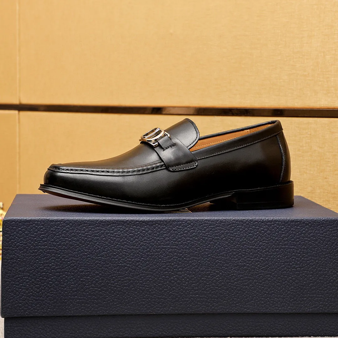 Men's shoes 💰480 💐 Product trademark: Dior "Dior" casual leather shoes Regular size: 39-44 (38.45.46🉑️Customized) Product materials: Selected Italian imported first-layer calfskin upper + classic hardware buckle, imported water-dyed 🐂 cowhide lining. Strong three-dimensional visual effect, original outsole color: 1⃣️color optional